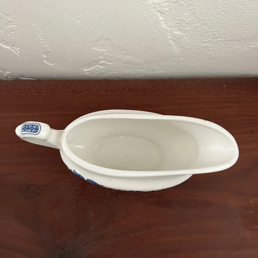 NWT Blue Willow Churchill ceramic Gravy Pitcher